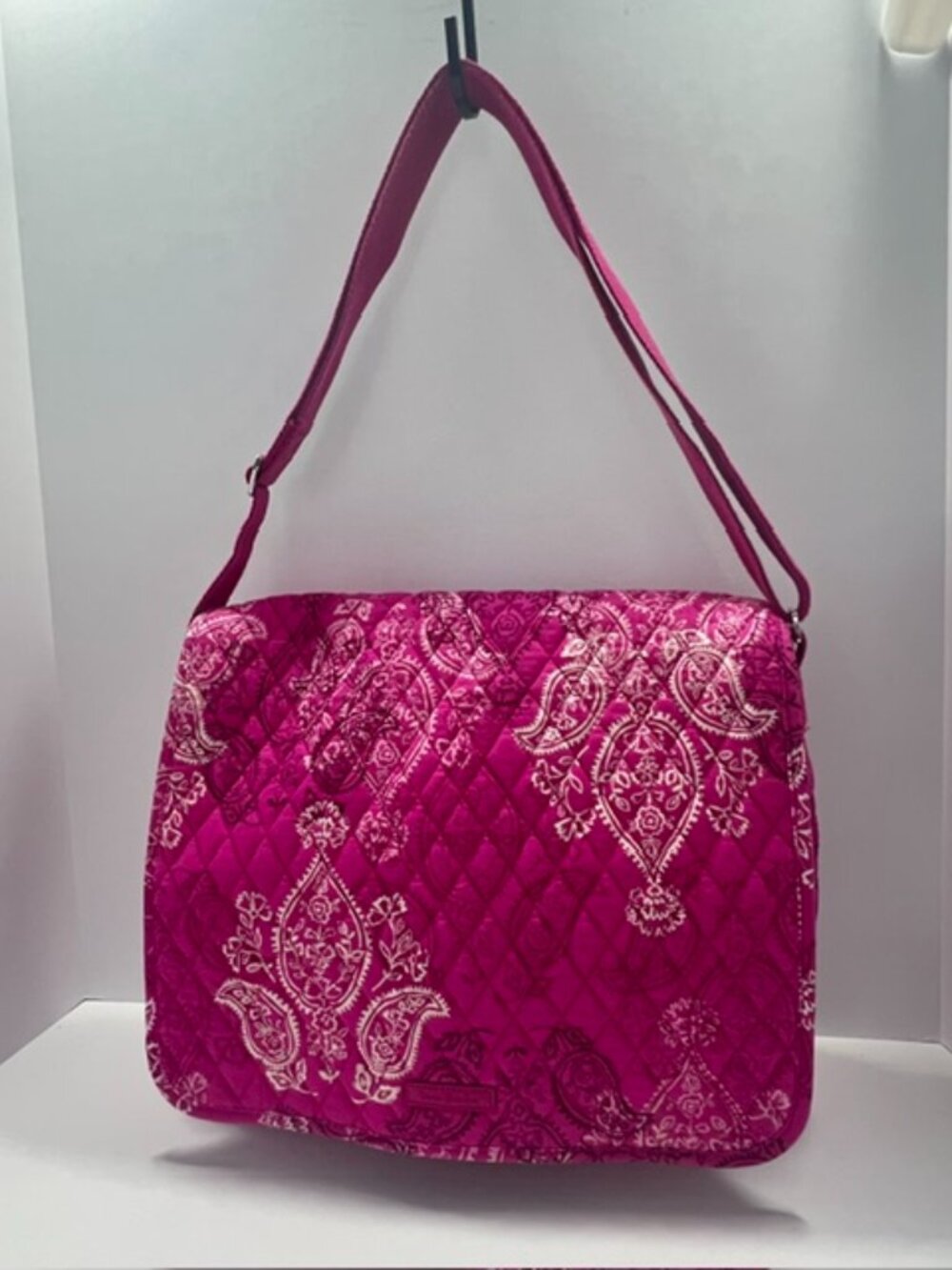 VERA BRADLEY QUILTED COMPUTER WORK MESSENGER BAG HOT PINK PAISLEY PRINT FABRIC